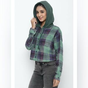 American Eagle Green and Blue Plaid Cropped Hooded Women's Top
